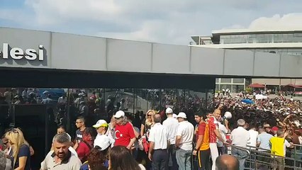 İnce'nin mitingi öncesi iskelelerde kuyruklar oluştu