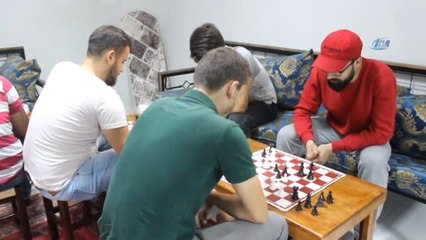 Gençler Kendi Aralarında Para Toplayıp "Millet Kıraathanesi" Açtı