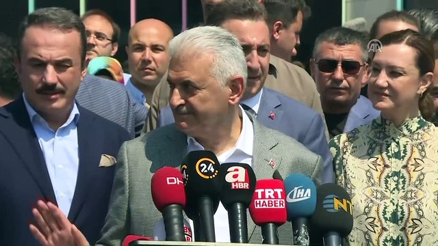 Başbakan Yıldırım: 'Seçimlerin bütün milletimize huzur, barış ve kardeşliğe vesile olmasını diliyorum' - İZMİR
