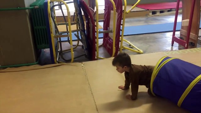 EDEN FAIT DE LA GYM ! - VLOG FAMILLE ALLO MAMAN