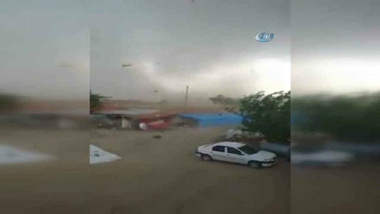 Hortum Ahır Çatılarını Böyle Uçurdu