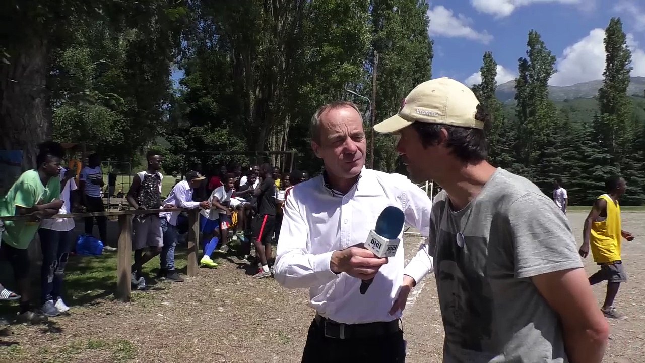 Hautes-Alpes : lorsque champsaurins et migrants se rassemblent pour, ensemble, partager un match de foot