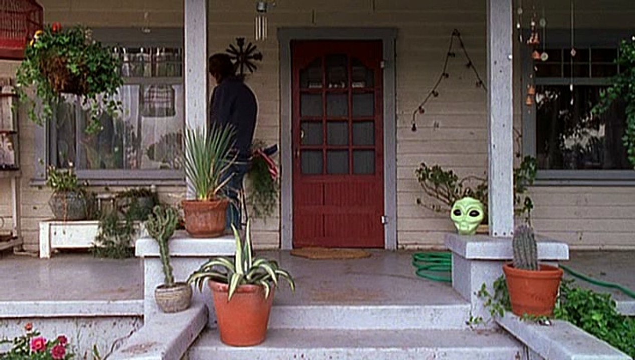 Roswell - 3x08 - Behind The Music