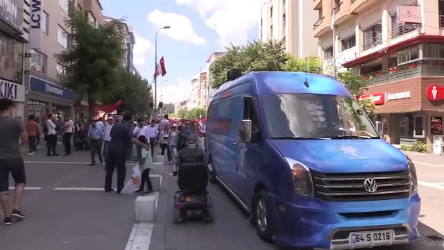 Uşak'ta Siyasi Partiler Yürüyüş Düzenledi