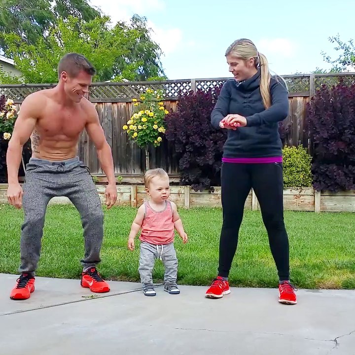 LA FAMILIA TRABAJA JUNTA EN CASA