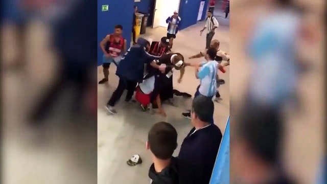 Des supporters Croates agressés par des supporters argentins !