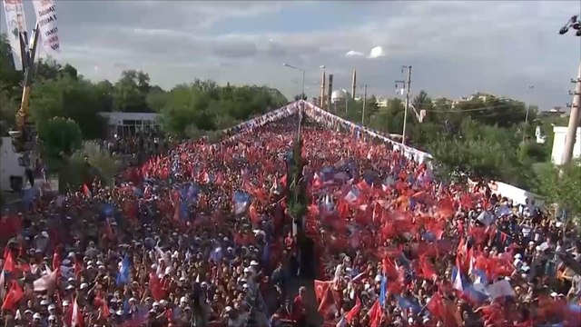 منافسة انتخابية بين العدالة والتنمية والشعوب الديمقراطي بديار بكر