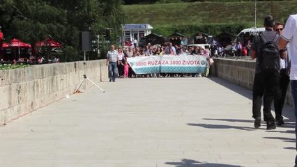 Bosna Savaşı'nda Öldürülenler İçin Drina Nehri'ne Gül Bırakıldı