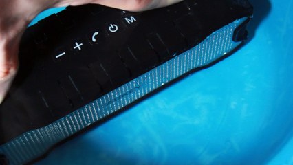 Aukey SoundTank: Test resistenza all'acqua