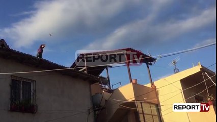 Report Tv - Hakmarrja ndaj gruas, babai mban peng të birin në banesë, arrestohet 43-vjeçari