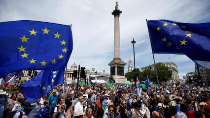 Thousands take to London's streets demanding final say on Brexit