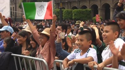 Almenos 70.000 mexicanos se juntan en El Zócalo para gritar los goles de su selección