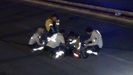 Otomobil Yolun Ortasında Yatan Şahsı Ezip Geçti: 1 Ölü