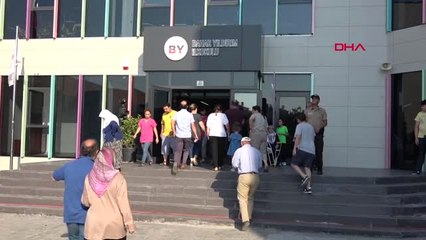 İzmir'de Vatandaşlar Sandık Başına Gitti - 1