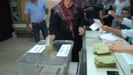 Tunceli ve Bingöl'de bazı noktalara oy pusulaları helikopterle gönderildi