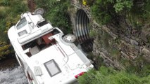 Dos heridos de consideración al caer una autocaravana al río en La Peral, Somiedo, Asturias