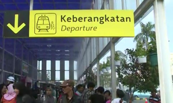 Stasiun Pasar Senen Masih Dipadati Penumpang Arus Balik