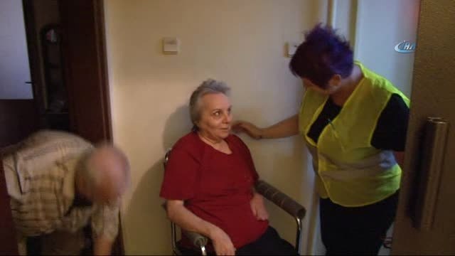 Engelli ve Yatalak Hastalar Özel Araçlarla Oy Kullanmaya Götürüldü-