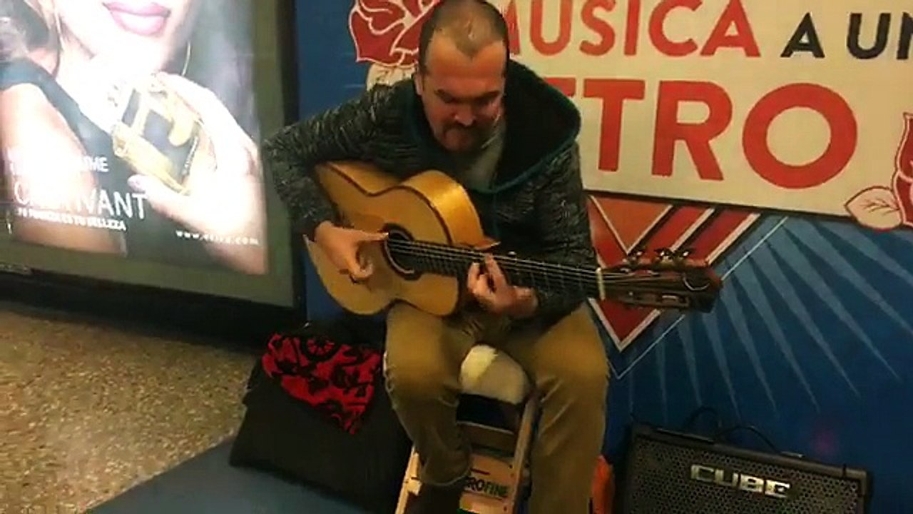 Artista Callejero: Guitarrista Andres Araya desde el centro de Santiago #Envivo