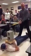 Öğrencilere uygulamalı ders anlatımı