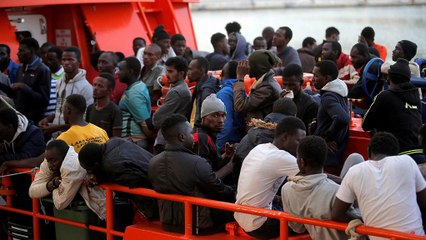 Weiteres Schiff mit Migranten wartet vor Italien