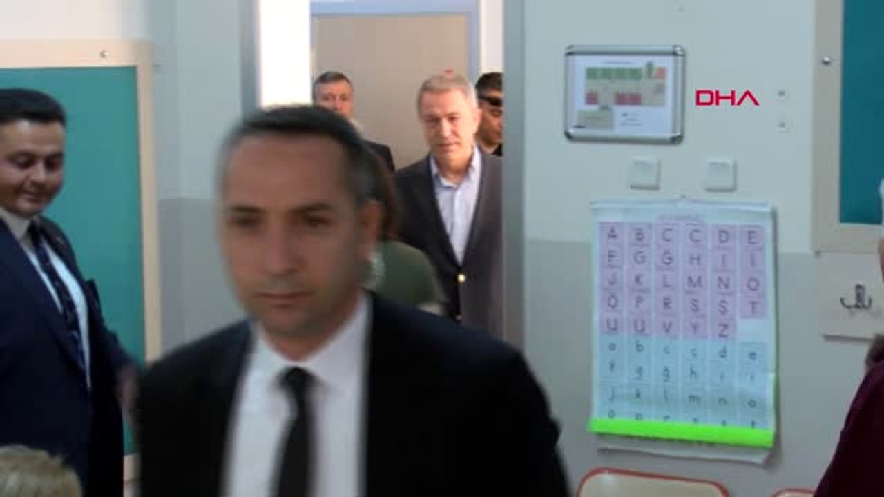 Genelkurmay Başkanı Akar ve Kara Kuvvetleri Komutanı Güler Oyunu Ankara'da Kullandı