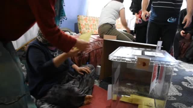Dursunbey'de Seyyar Sandıkta 7 Kişi Oy Kullandı
