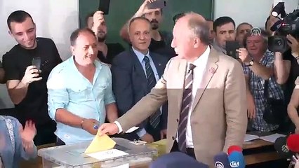Muharrem İnce oy kullanırken muhabiri böyle azarladı