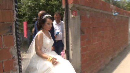 Düğünden Önce Sandığa Koştular