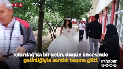 Düğünden önce gelinlikleriyle oy kullanmaya gittiler