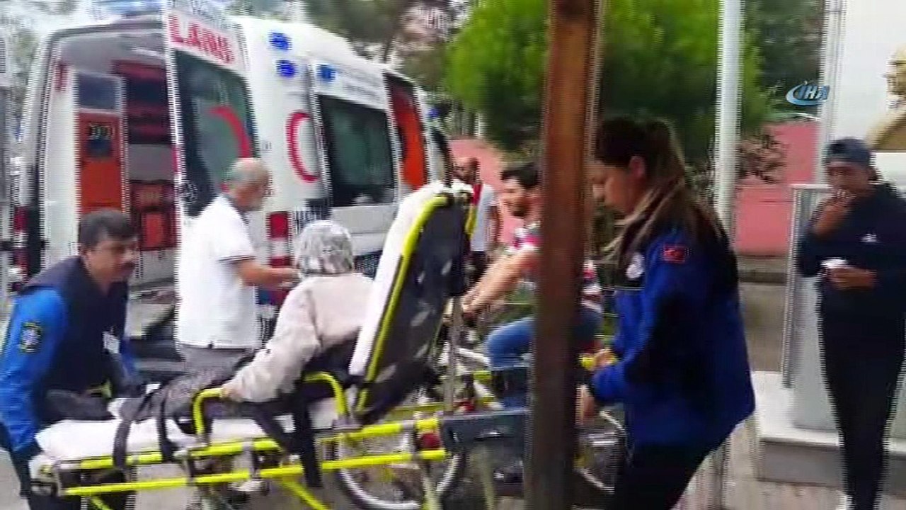 Yürüyemeyen seçmenler ambulansla sandığa getirildi