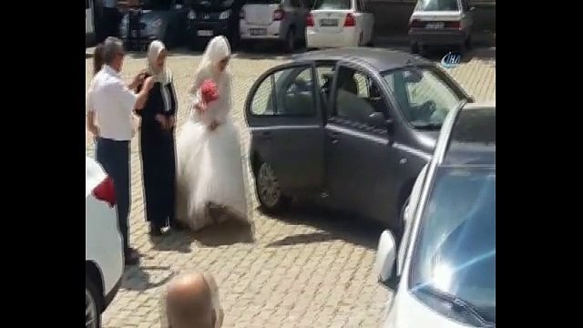 Gelinlikle oy kullandı