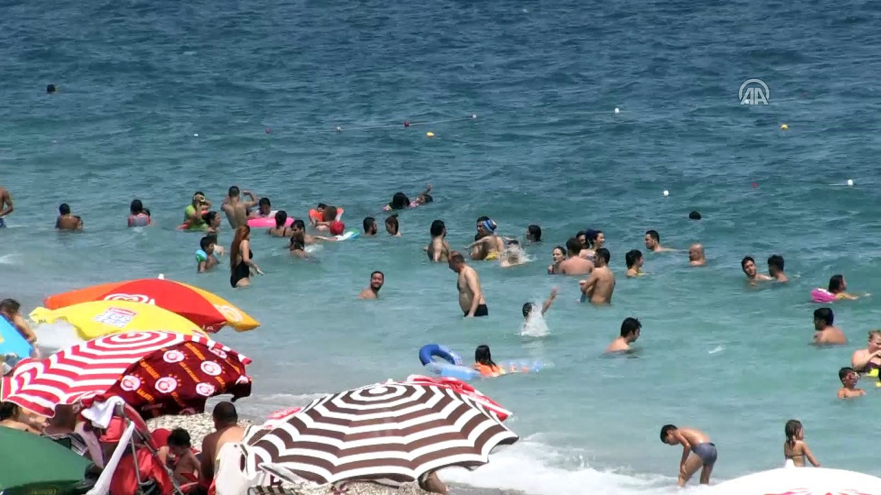 Oylarını kullanıp denize koştular - ANTALYA