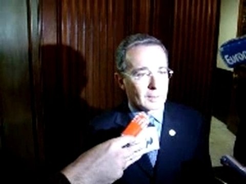 Uribe parle des prisonniers des FARC