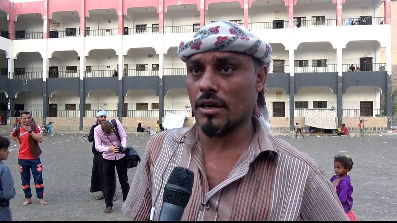 Fighting over Hudaida forces tens of thousands flee