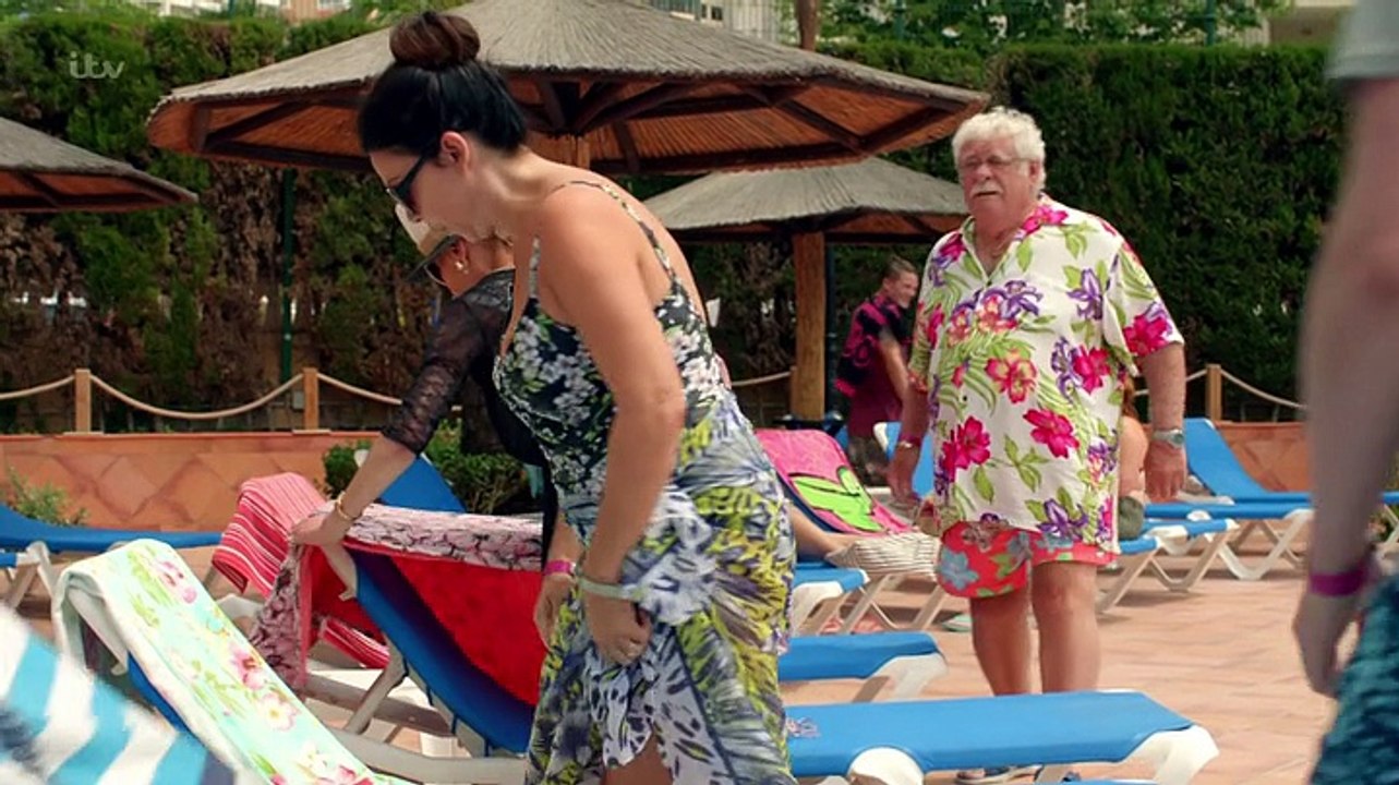 Benidorm S09E06