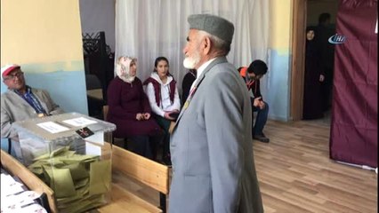 82 Yaşındaki Lütfi Uzgaç 60 Yıldır Seçimlerde Müşahitlik Yapıyor