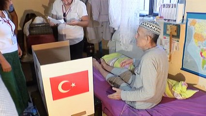 Sandığa gidemeyen vatandaşların ayağına sandık gitti