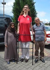 Dünyanın En Uzun Kızı Oyunu Kullandı