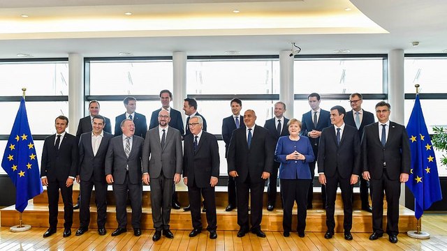 16 лидеров ЕС обсуждают миграционный кризис