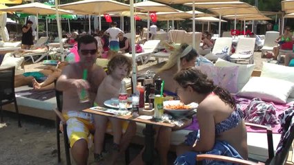 Antalya Kemer'de Oy Kullananlar Sahillere Akın Etti Hd