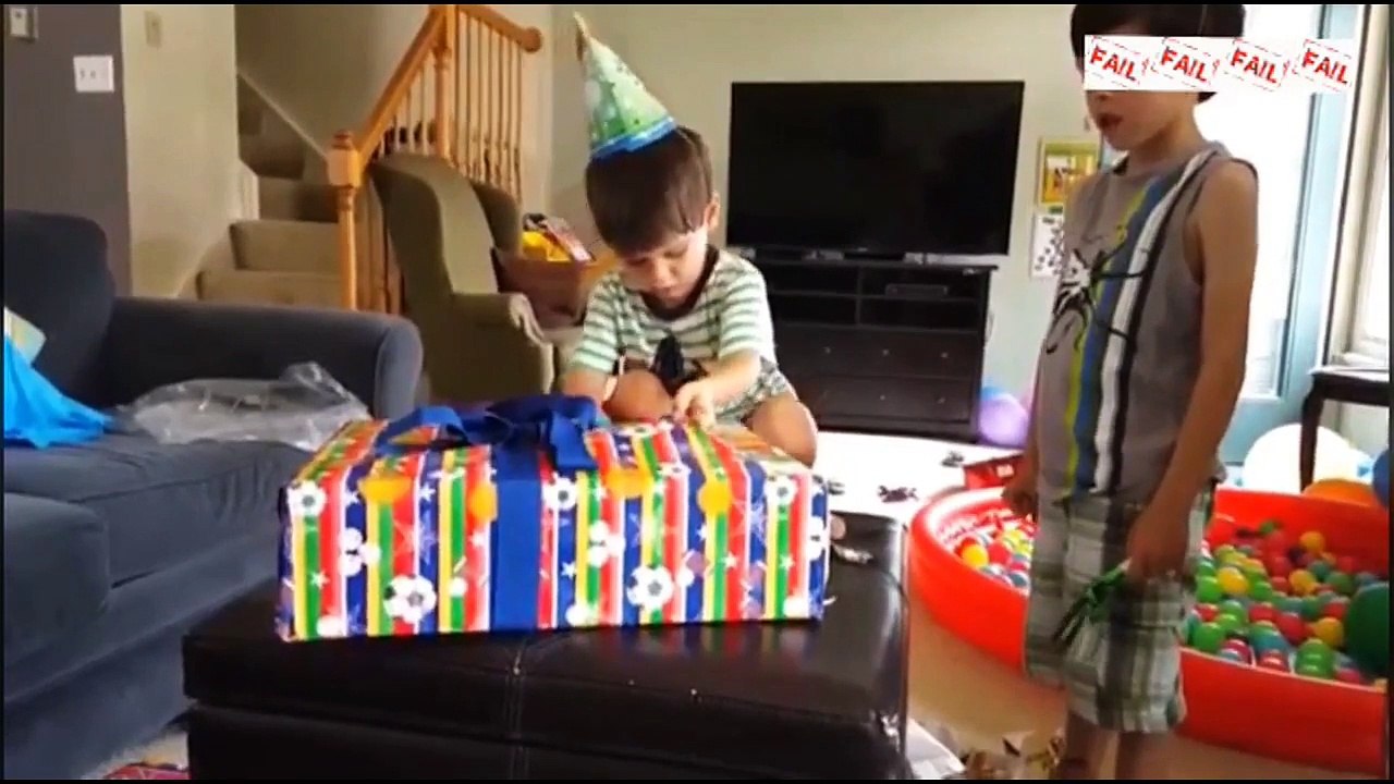 Christmas Fails of 2017 | Funny Fail Compilation