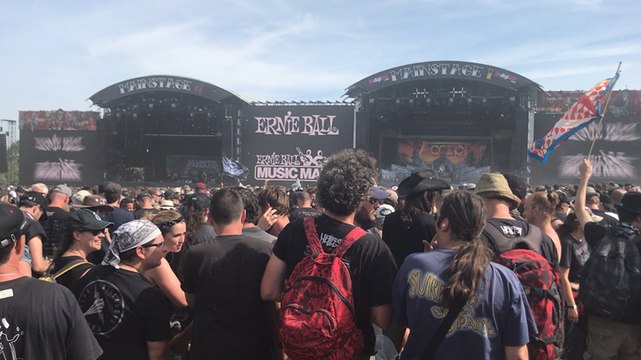 En marchant dans le Hellfest, dimanche 24 juin