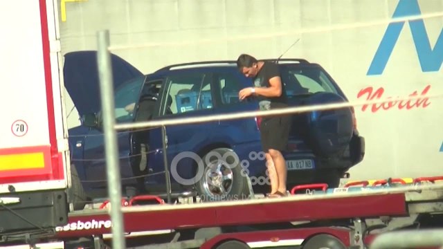 Ora News - Bllokohen në Portin e Durrësit 1.5 mln euro, ishin fshehur në një Toyota