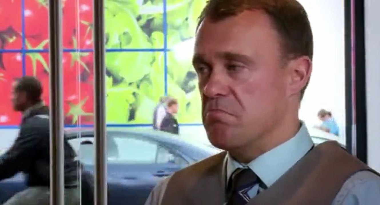 Under Offer Estate Agents On The Job S01  E05 E 5   Part 03