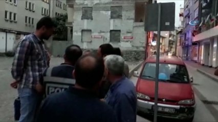 Gözaltına alınmamak için polislere “Avukatımla görüşüyorum” diyerek direndi