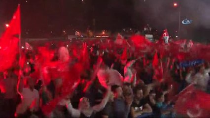 Ak Partililer Kutlamalara Başladı