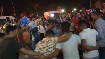 Ak Partililer Kutlamalara Başladı