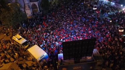 Gazisomanpaşa Meydanı'nda Sevinç Gösterisi Yapan Kalabalık Havadan Görüntülendi