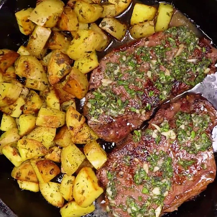 FILETE A LAS HIERBAS Y PATATAS